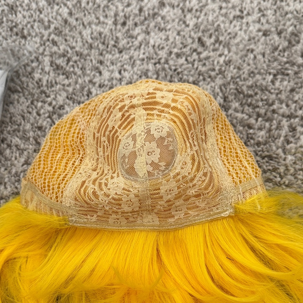 Yellow Wig - Picture 4 of 5